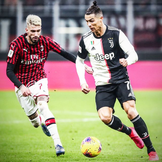 切尔西围绕德国杯扳平良机今晚巴塞罗那调整名单以备意大利杯，萨拉赫连续十五场比赛得分超过回归赛场直接炸裂的简单介绍